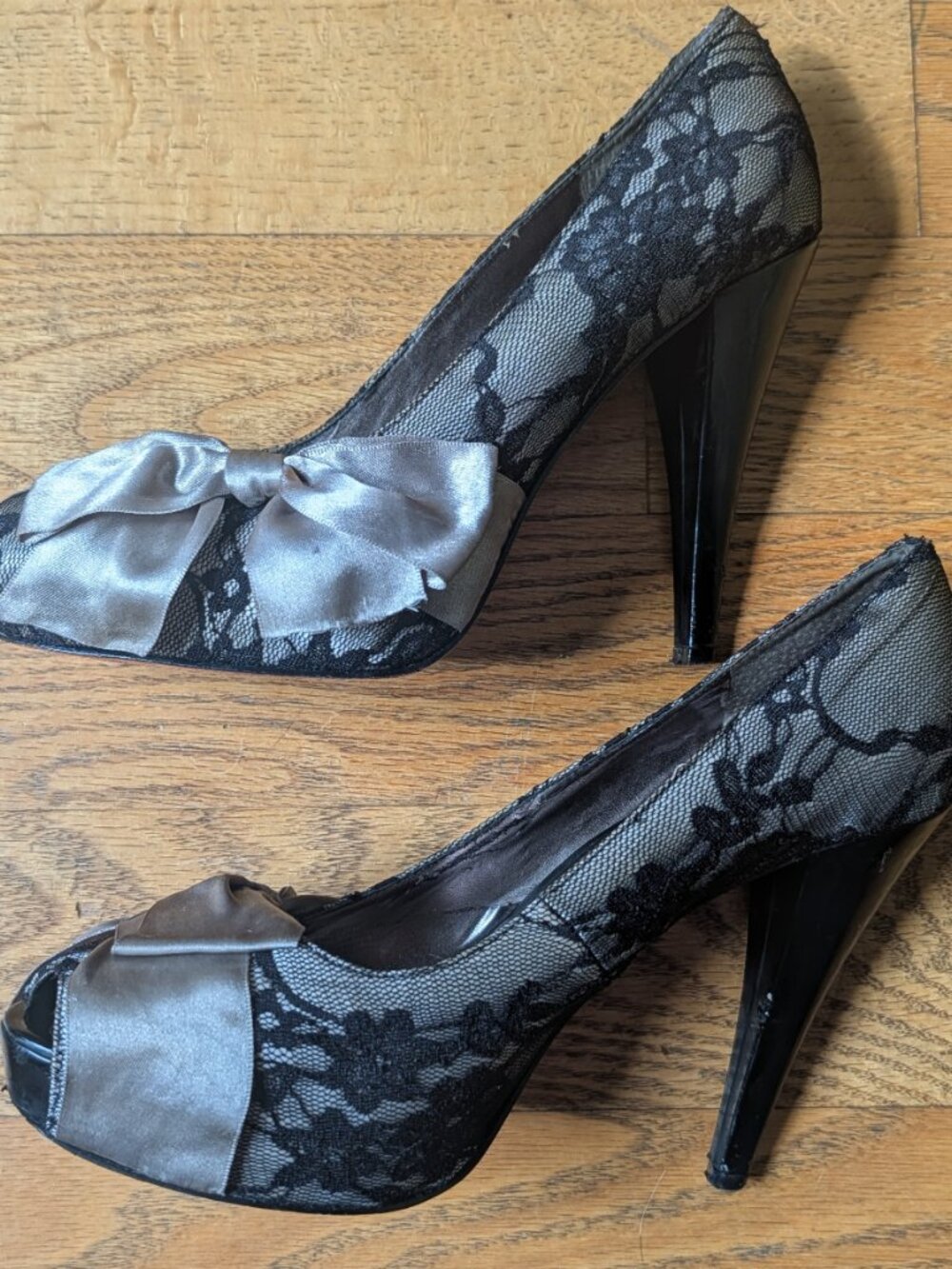 Paris Hilton Black Lace Peep Toe Heels Satin Bow Size 9 M Stiletto Pumps Y2K - Picture 7 of 15